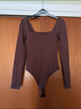 Aritzia Babaton Contour Square Neck Bodysuit in Chocolate